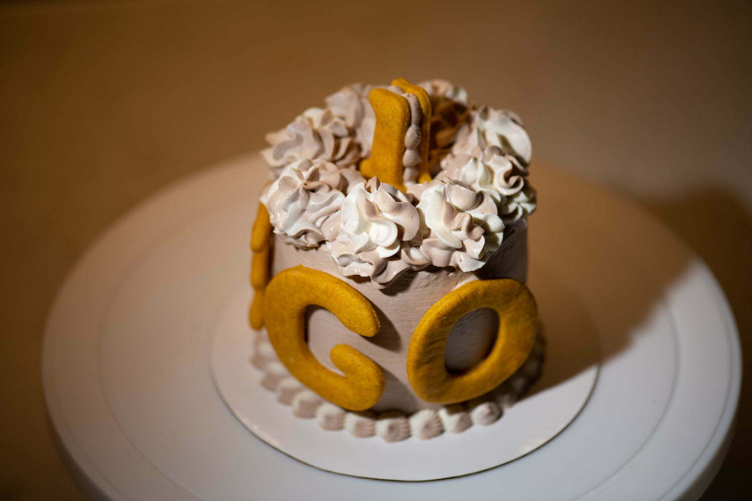Ruffle cake with cookies name