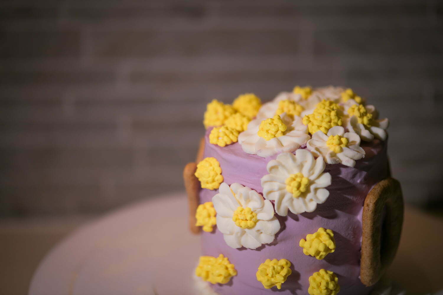 Custom daisy cake with cookies name