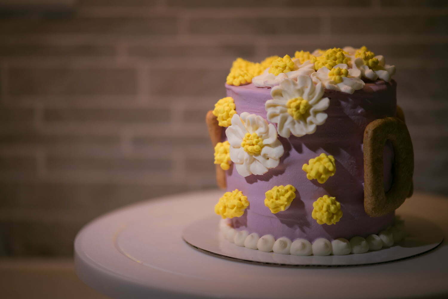 Custom daisy cake with cookies name