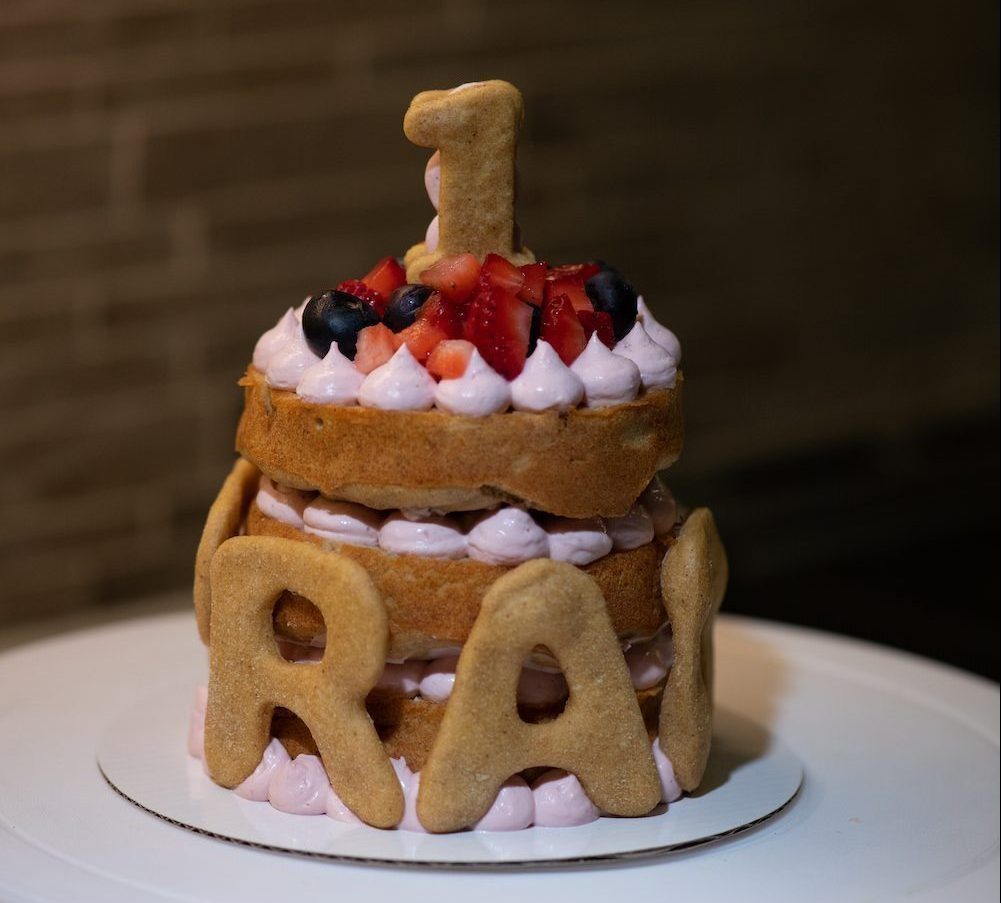 Naked cake with cookies